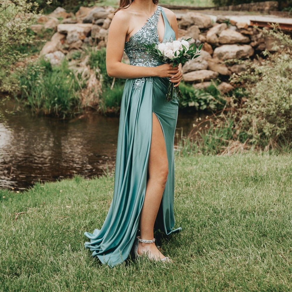 Elegant Teal Evening Gown with Floral Embellishments